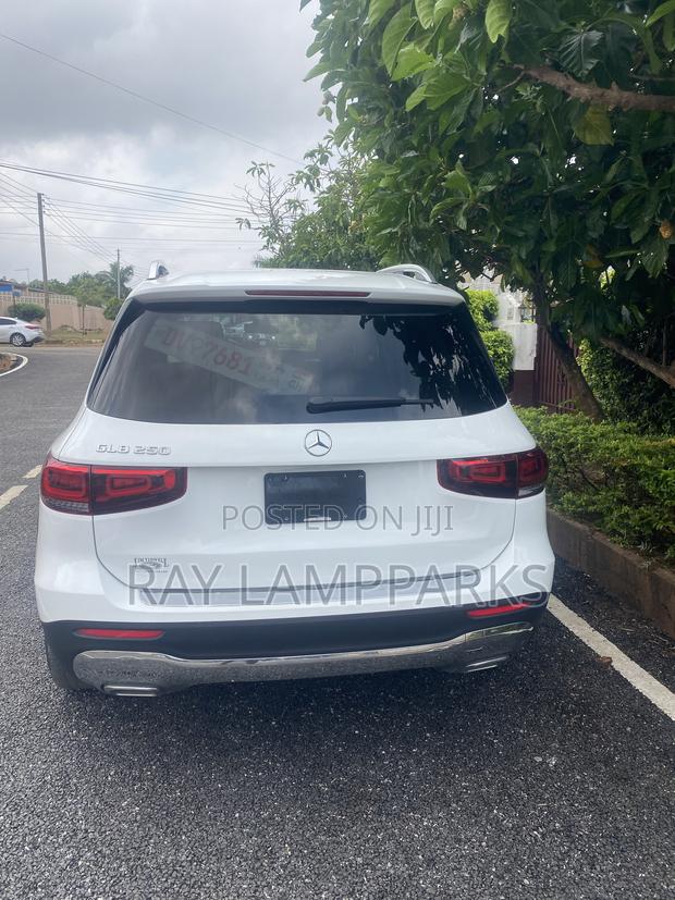 Mercedes-Benz GLB-Class 2022 White