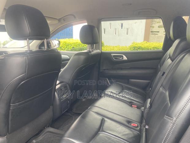 Nissan Pathfinder 2017 Silver