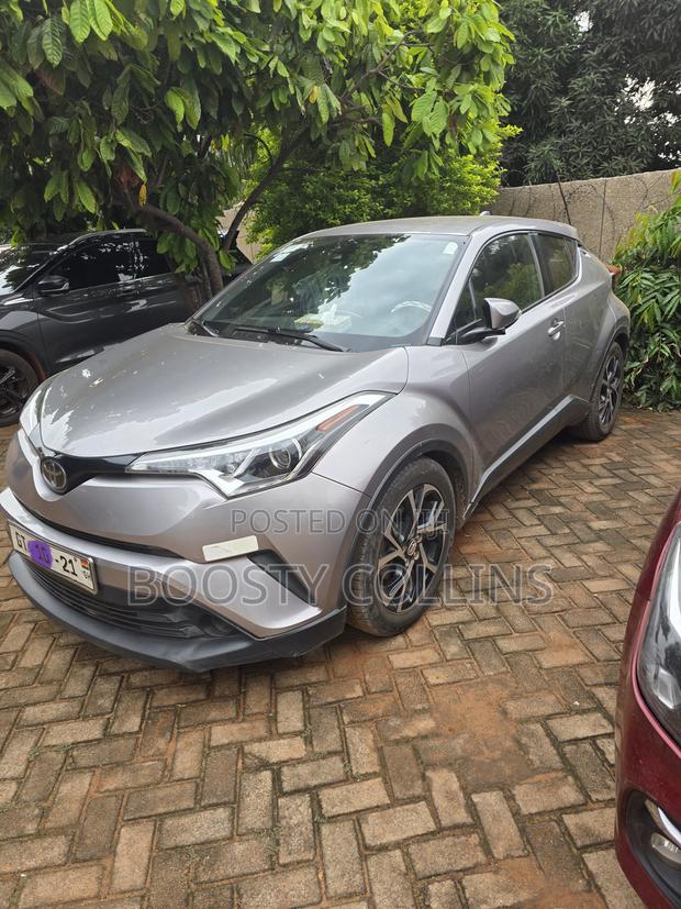 Toyota C-HR XLE FWD 2019 Gray