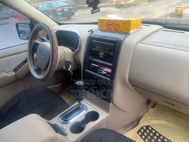 Ford Explorer XLT 4dr 4x2 (4.0L 6cyl 5A) 2010 Brown