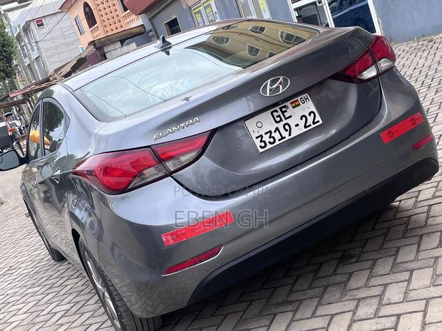 Hyundai Elantra Limited Sedan FWD (1.8L 4cyl 6A) 2016 Gray