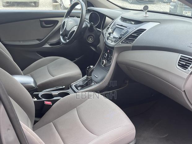 Hyundai Elantra Limited Sedan FWD (1.8L 4cyl 6A) 2016 Gray