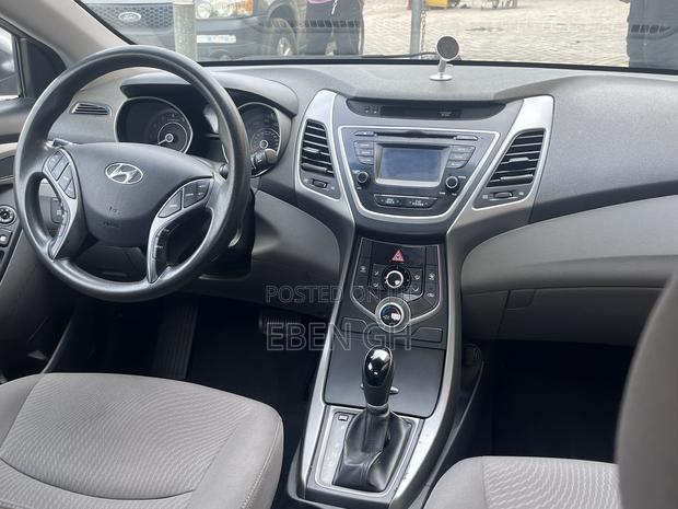 Hyundai Elantra Limited Sedan FWD (1.8L 4cyl 6A) 2016 Gray