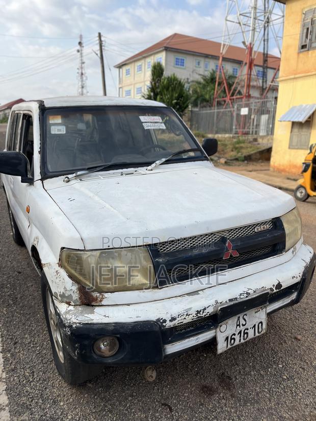 Mitsubishi Pajero 1999 White