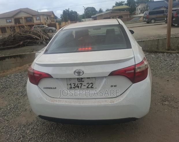 Toyota Corolla 2018 White