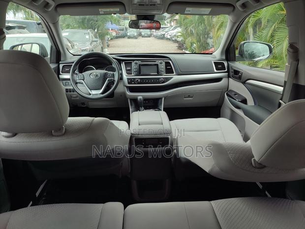 Toyota Highlander LE AWD 2020 Silver