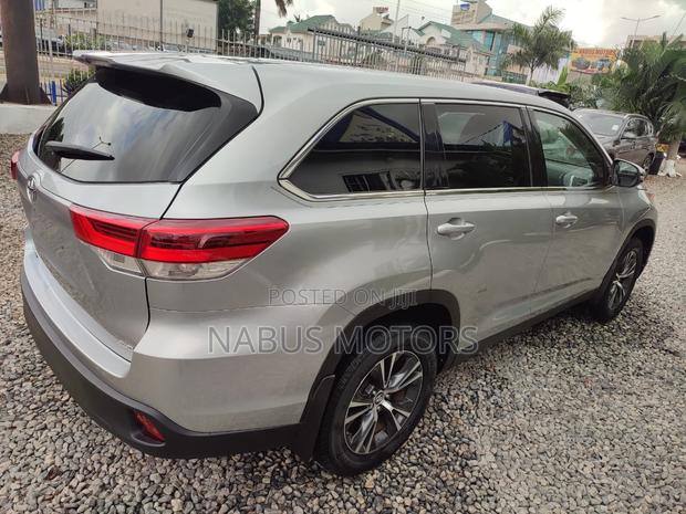 Toyota Highlander LE AWD 2020 Silver