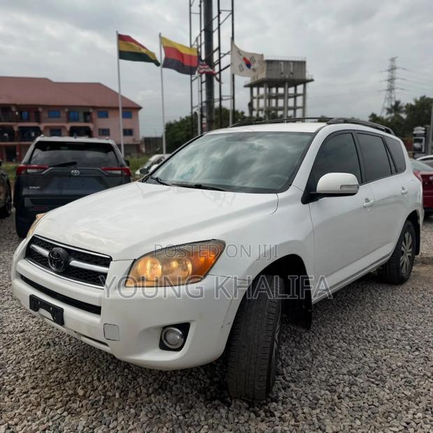 Toyota RAV4 2012 White
