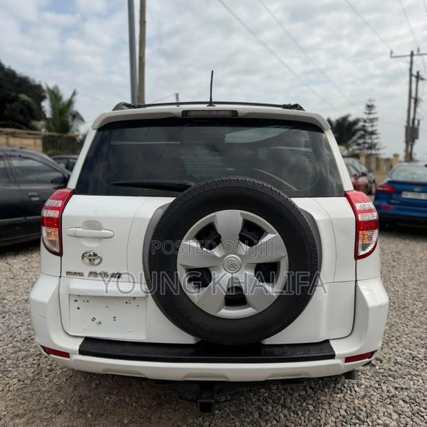 Toyota RAV4 2012 White