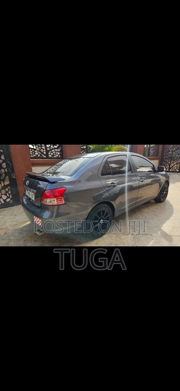 Toyota Yaris 2010 Gray