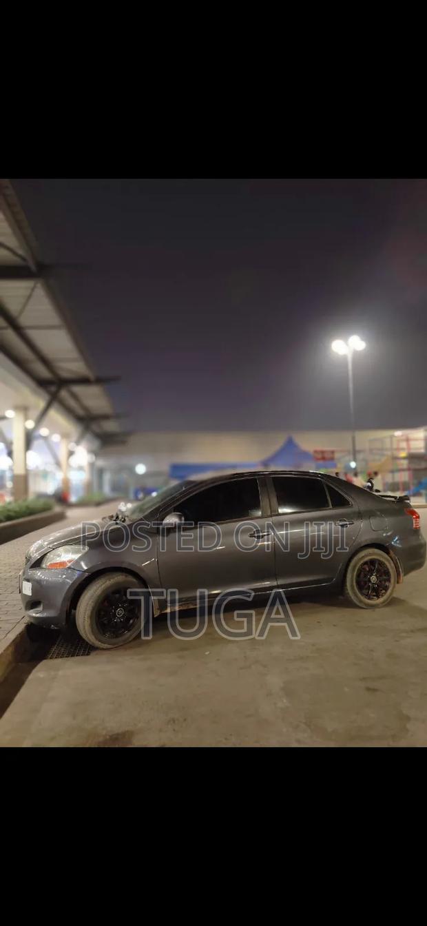 Toyota Yaris 2010 Gray