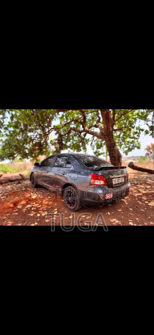 Toyota Yaris 2010 Gray