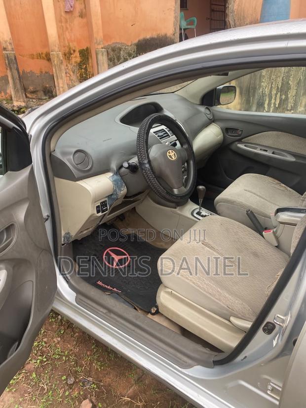 Toyota Belta 2010 Silver