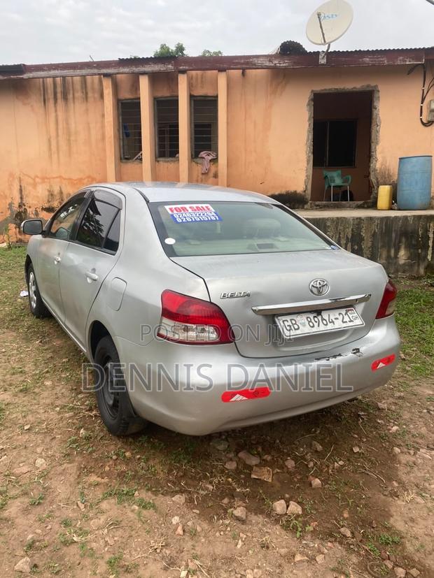 Toyota Belta 2010 Silver