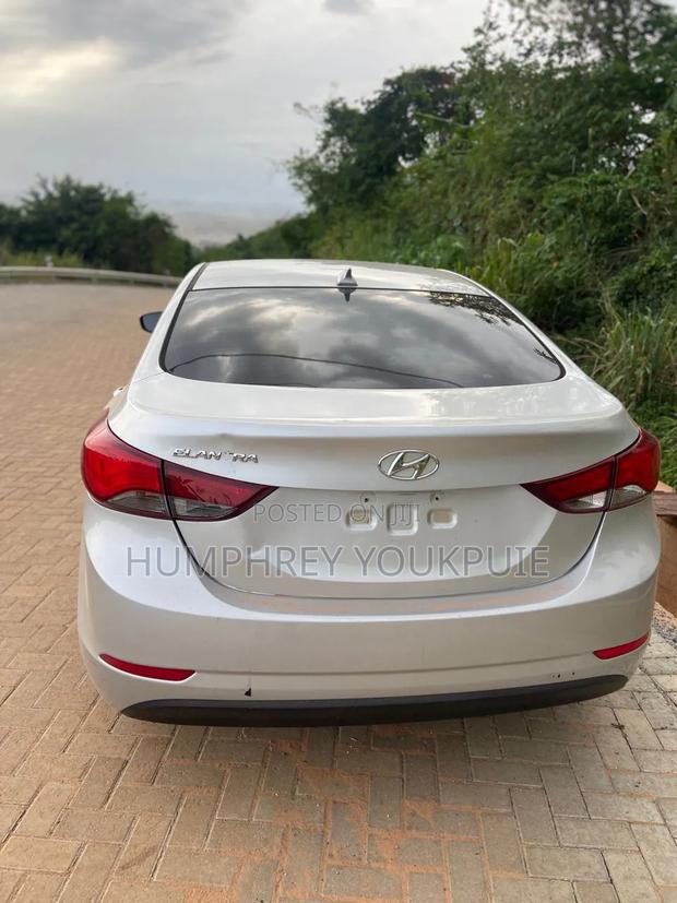 Hyundai Elantra 2016 Silver