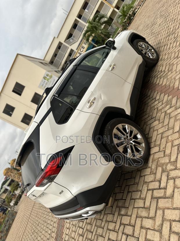 Toyota RAV4 XLE AWD 2020 White