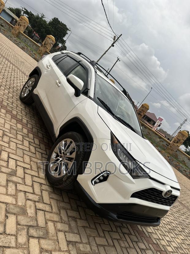 Toyota RAV4 XLE AWD 2020 White