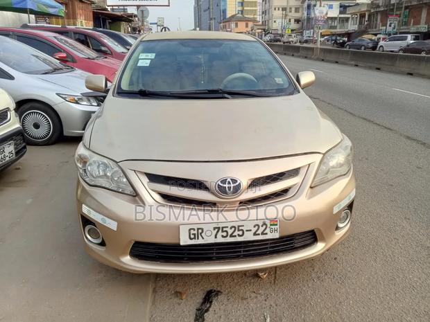 Toyota Corolla 2013 Gold