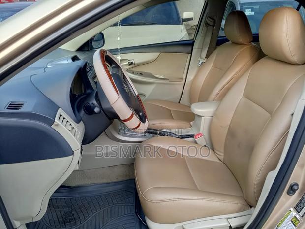 Toyota Corolla 2013 Gold