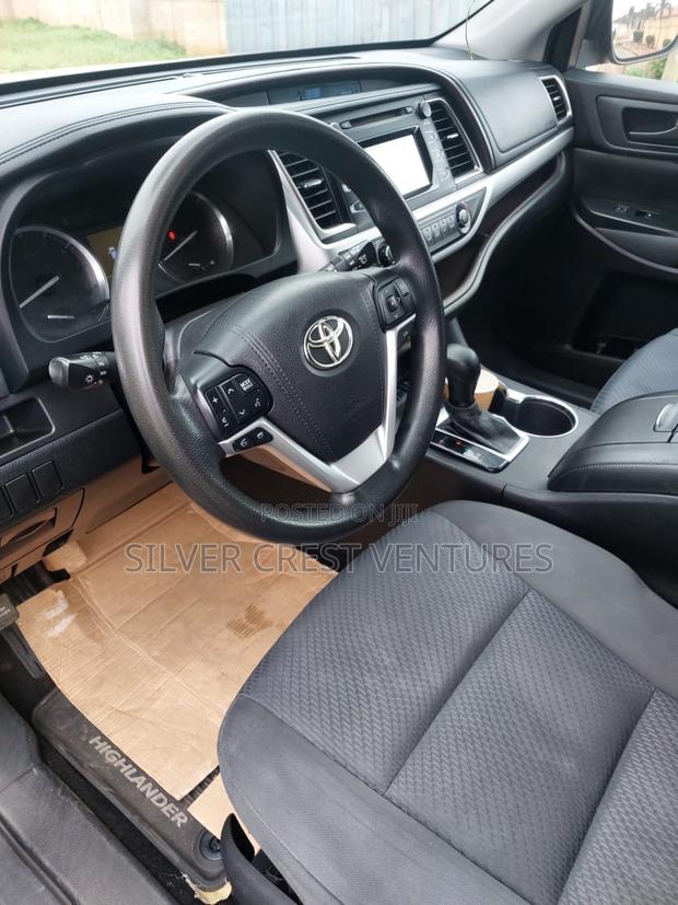 Toyota Highlander LE V6 4x4 (3.5L 6cyl 6A) 2016 Burgundy