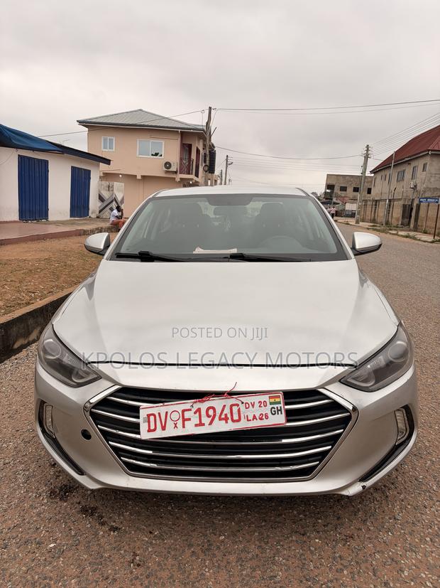 Hyundai Elantra SE Sedan FWD (2.0L 4cyl 6M) 2017 Silver
