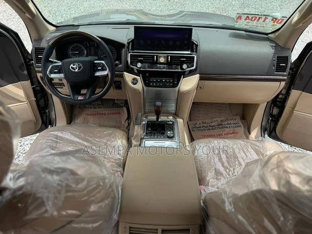 Toyota Land Cruiser 2023 Gray