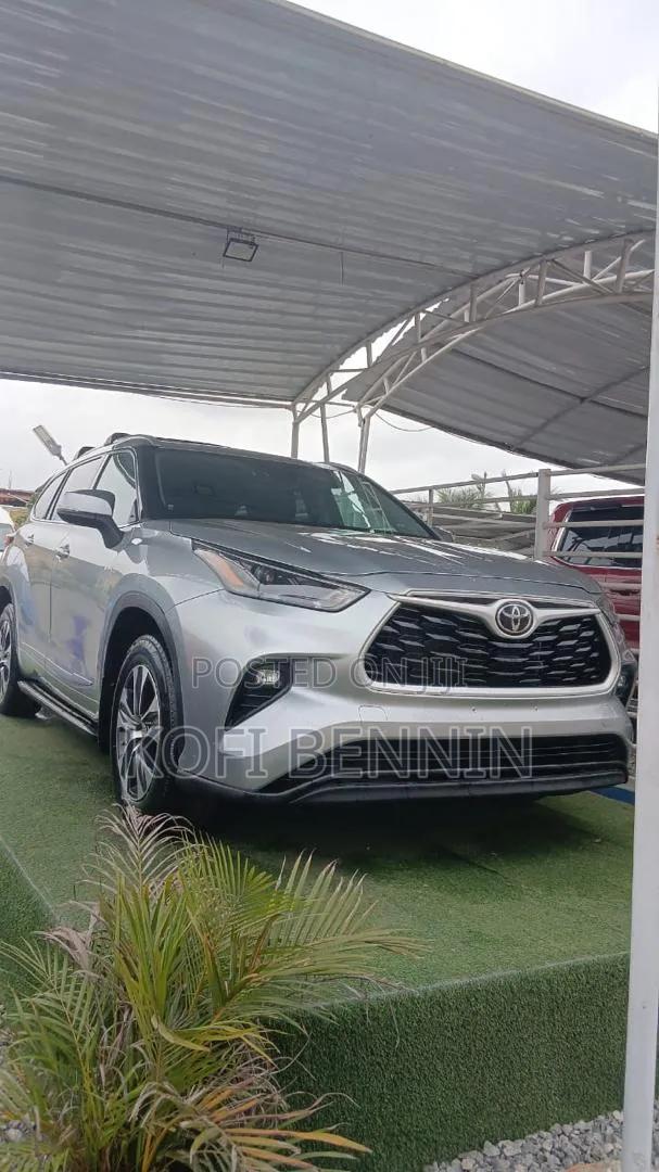 Toyota Highlander XSE 2022 Silver
