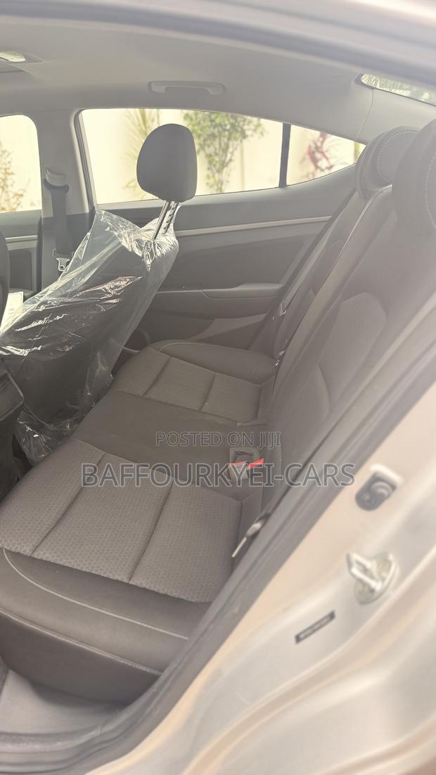 Hyundai Elantra 2017 Silver