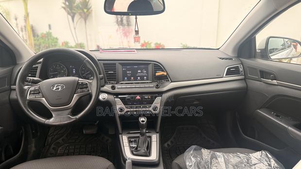 Hyundai Elantra 2017 Silver