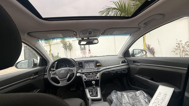 Hyundai Elantra 2017 Silver
