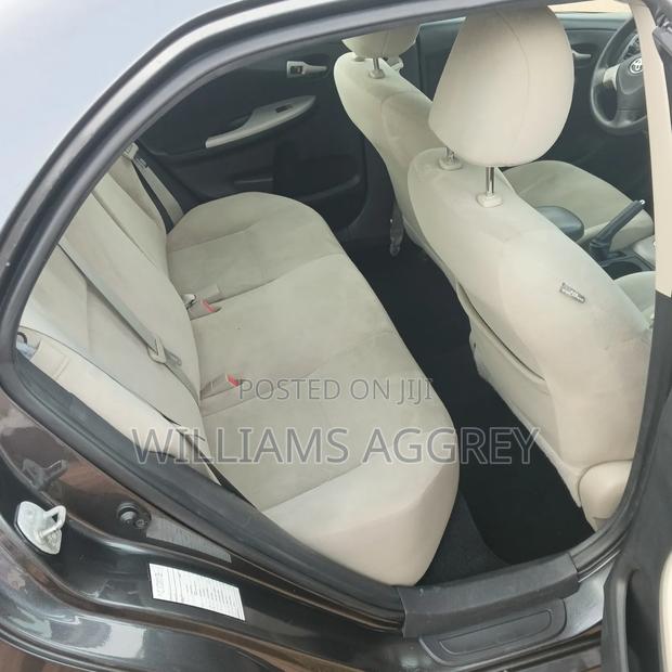 Toyota Corolla LE 4dr Sedan (1.8L 4cyl 4A) 2013 Gray