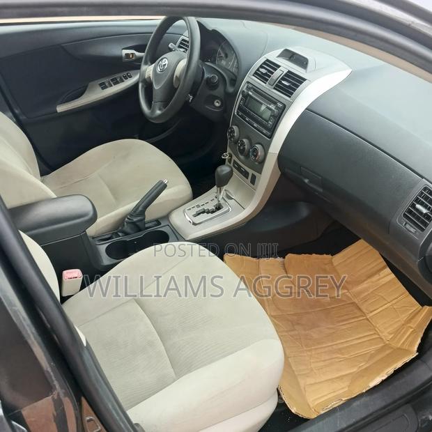 Toyota Corolla LE 4dr Sedan (1.8L 4cyl 4A) 2013 Gray
