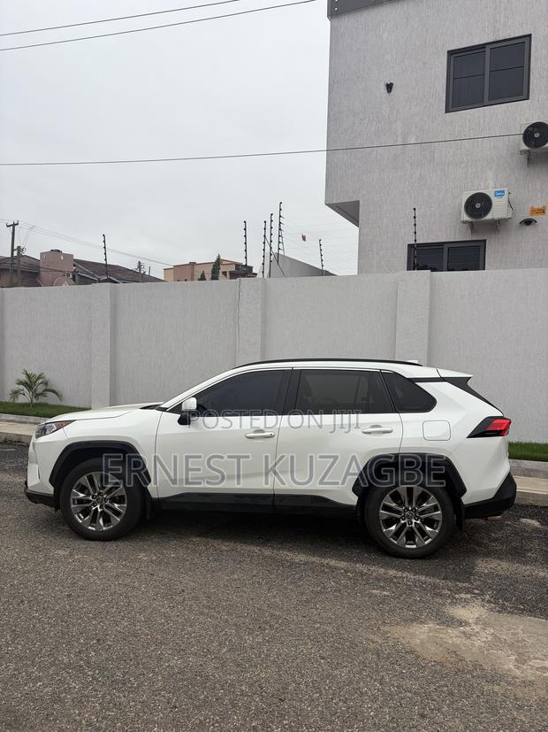 Toyota RAV4 2020 White