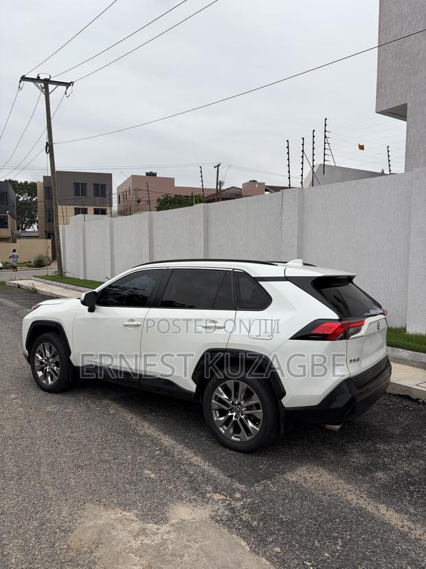 Toyota RAV4 2020 White