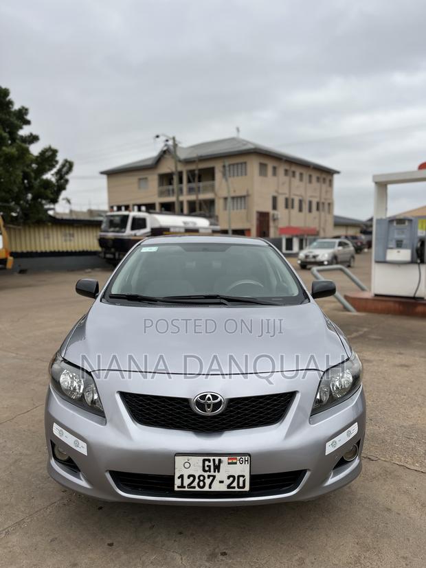 Toyota Corolla LE 4dr Sedan (1.8L 4cyl 4A) 2010 Silver
