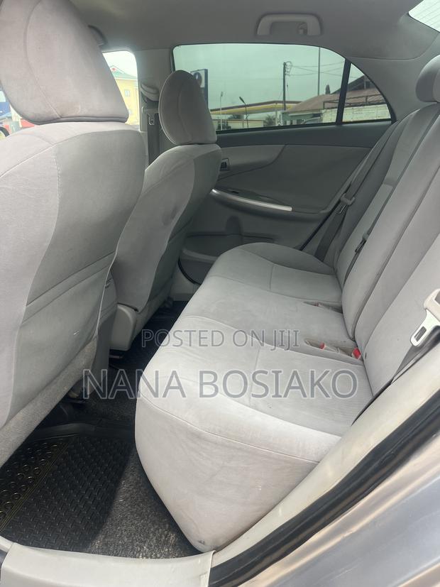 Toyota Corolla 2010 Silver