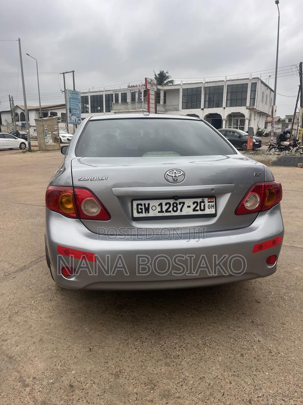 Toyota Corolla 2010 Silver