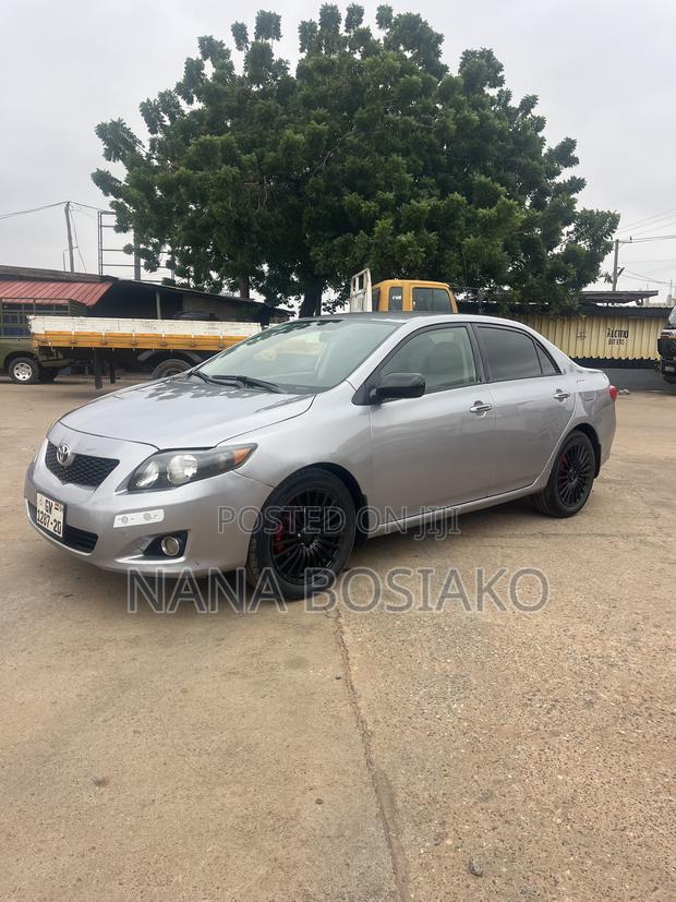 Toyota Corolla 2010 Silver