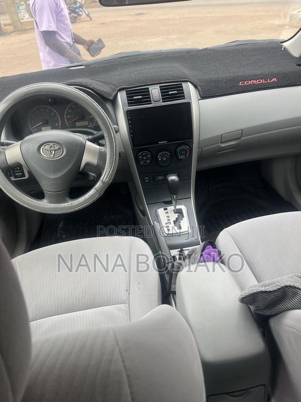 Toyota Corolla 2010 Silver