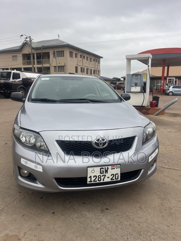 Toyota Corolla 2010 Silver