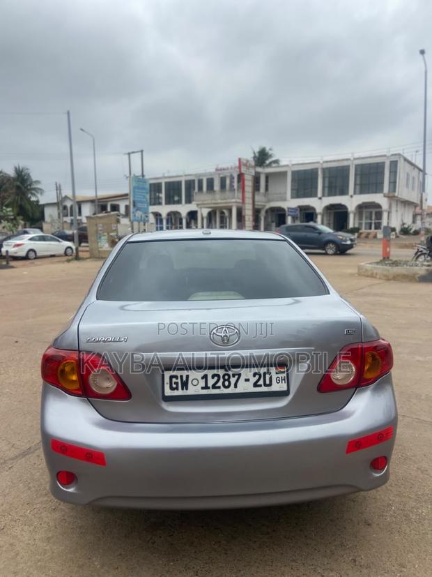 Toyota Corolla 2010 Silver