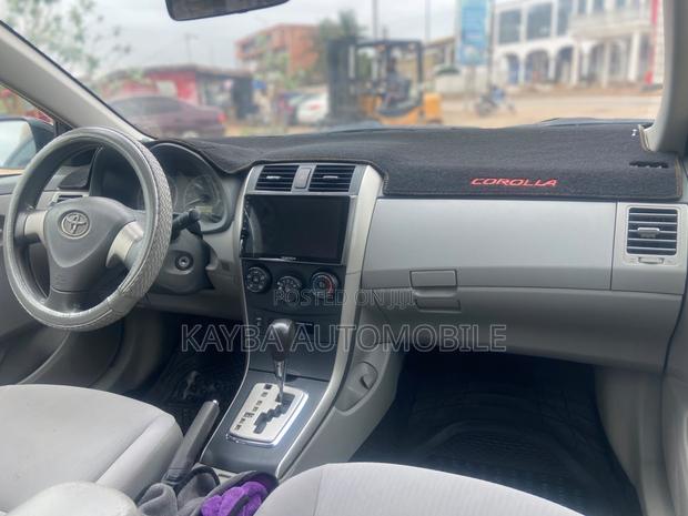 Toyota Corolla 2010 Silver
