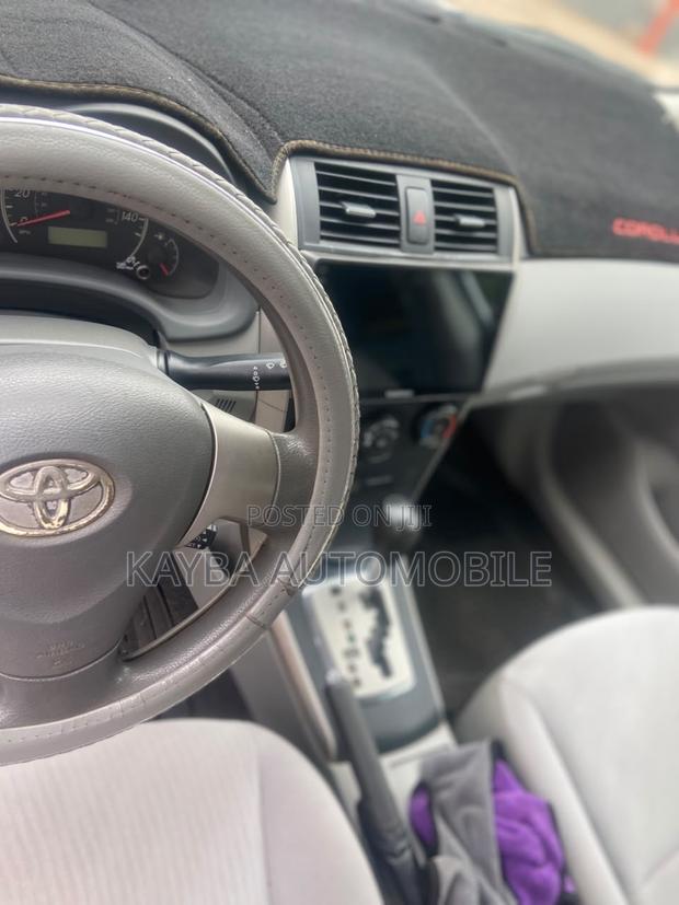Toyota Corolla 2010 Silver