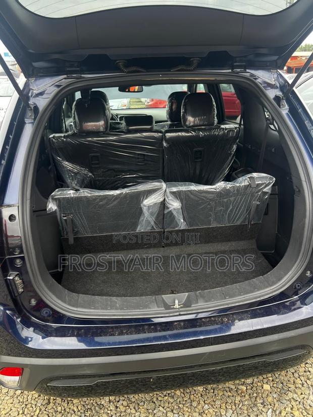 Mitsubishi Outlander 2020 Blue