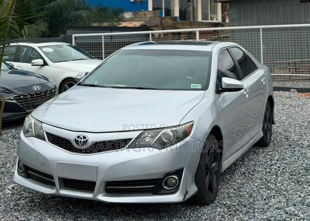 Toyota Camry SE Sport 4dr Sedan w/Prod. End 11/13 (2.5L 4cyl 6A) 2014