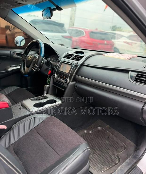 Toyota Camry SE Sport 4dr Sedan w/Prod. End 11/13 (2.5L 4cyl 6A) 2014