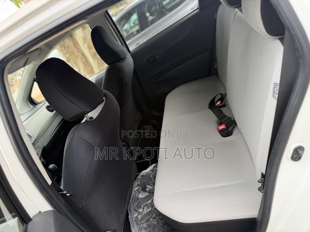 Toyota Vitz 2012 White