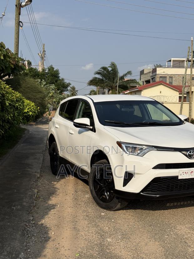 Toyota RAV4 LE Front-wheel Drive (2.5L 4cyl 6A) 2016 White