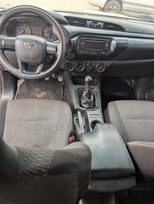 Toyota Hilux 2019 Black