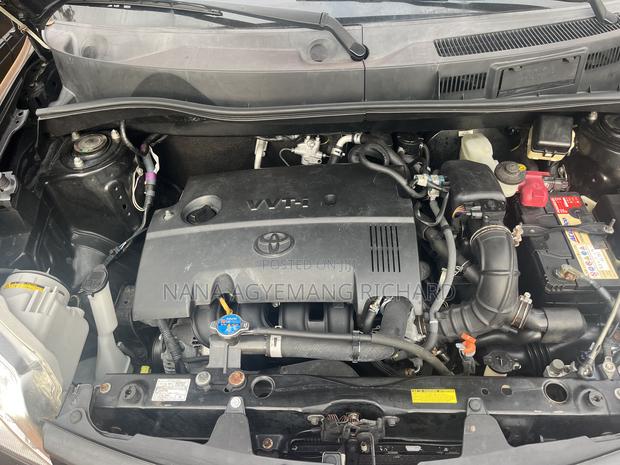 Toyota Sienta 1.5 FWD 2013 Black